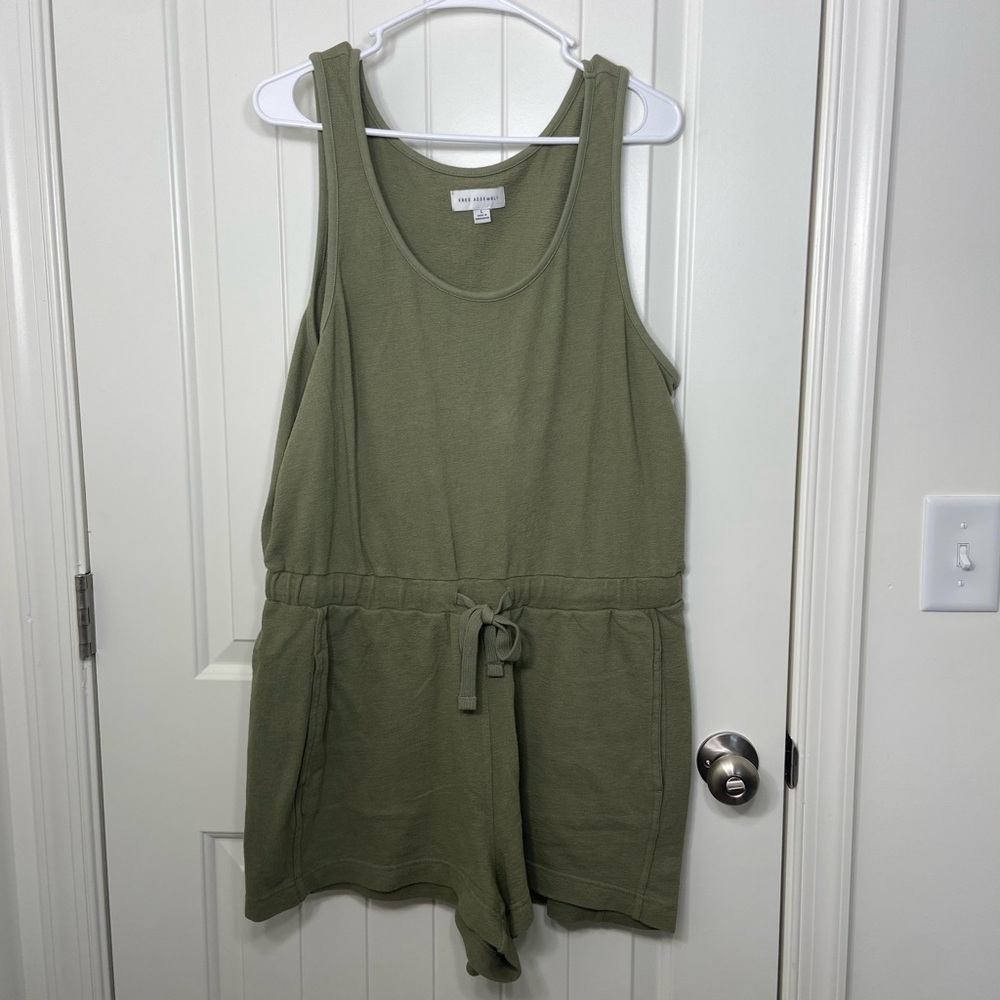NWOT Free Assembly women's comfy fit olive green drawstring waist romper large